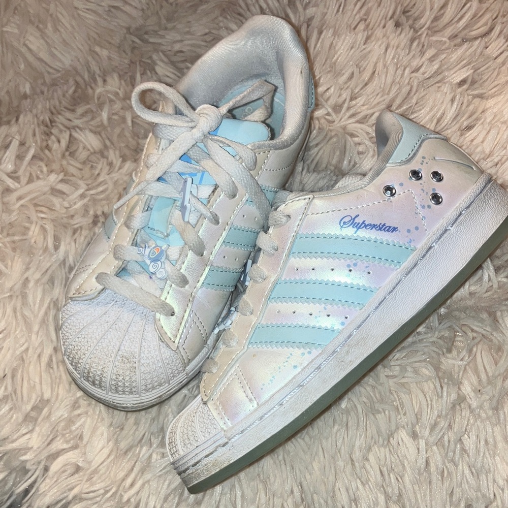 ADIDAS DISNEY COLLABORATION SUPERSTAR CINDERELLA SLIPPER AND COACH GIRLS